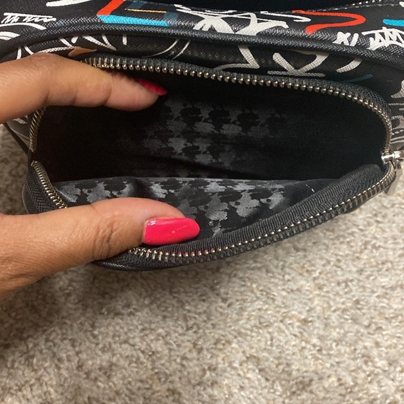 Stylish crossbody! - Picture 2 of 10